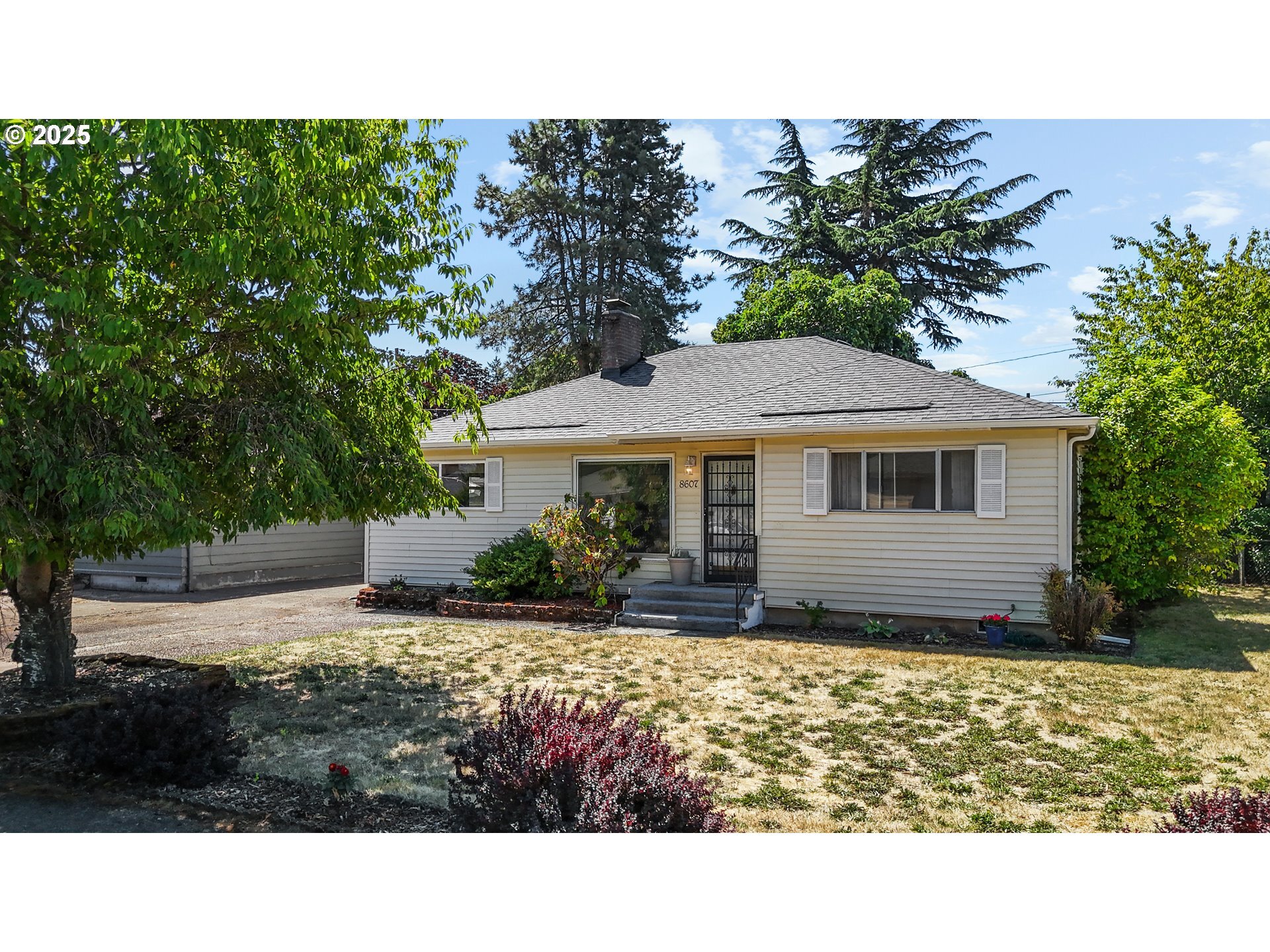 Property Photo:  8607 Mt Thielson Ave  WA 98664 