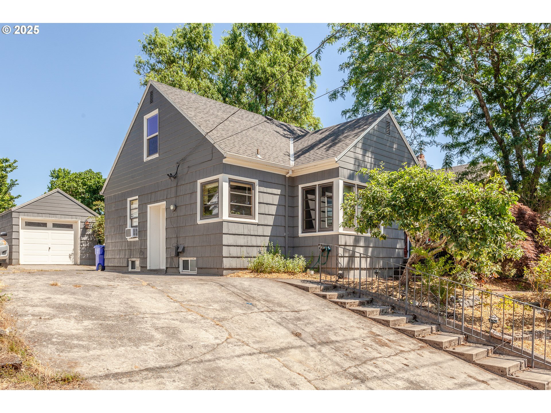 4305 SE Crystal Springs Blvd  Portland OR 97206 photo