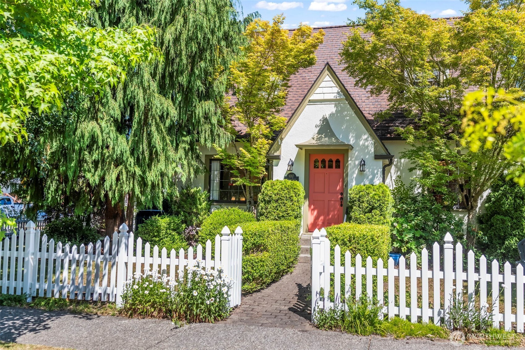 Property Photo: 1017 N Junett Street WA 98406