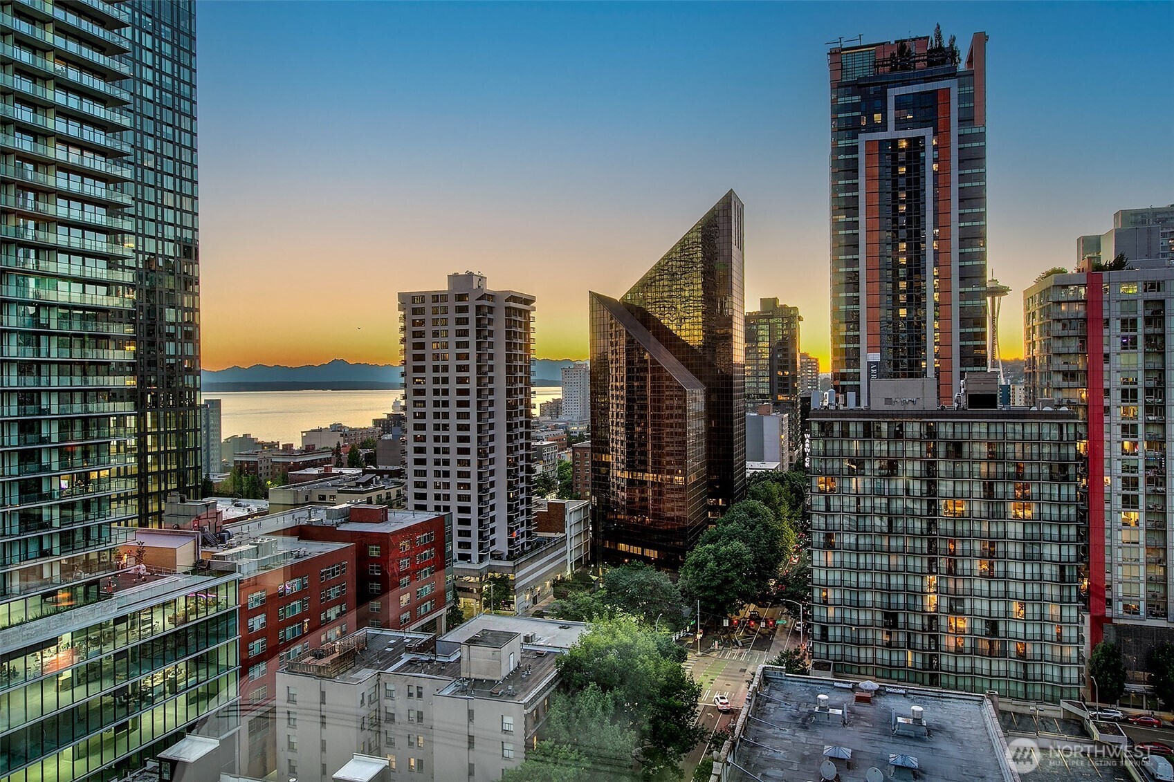 Property Photo:  1920  4th Avenue 1702  WA 98101 
