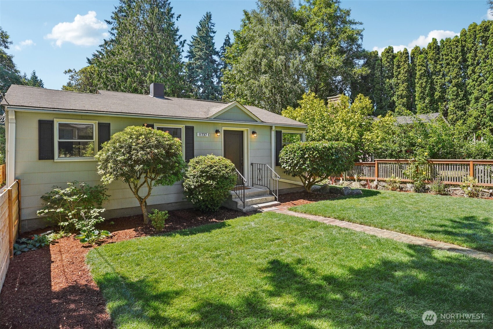 Property Photo: 11737 38th Avenue NE C WA 98125