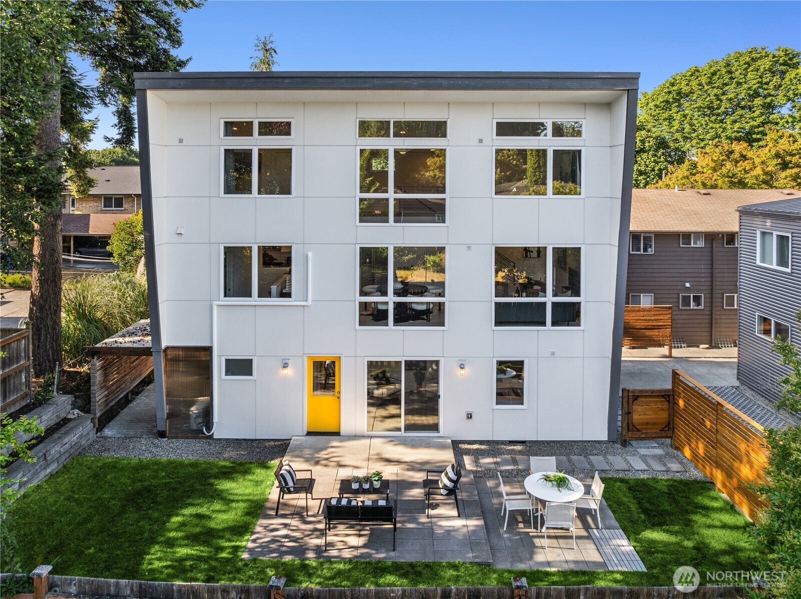 Property Photo:  4225  26th Avenue W  WA 98199 