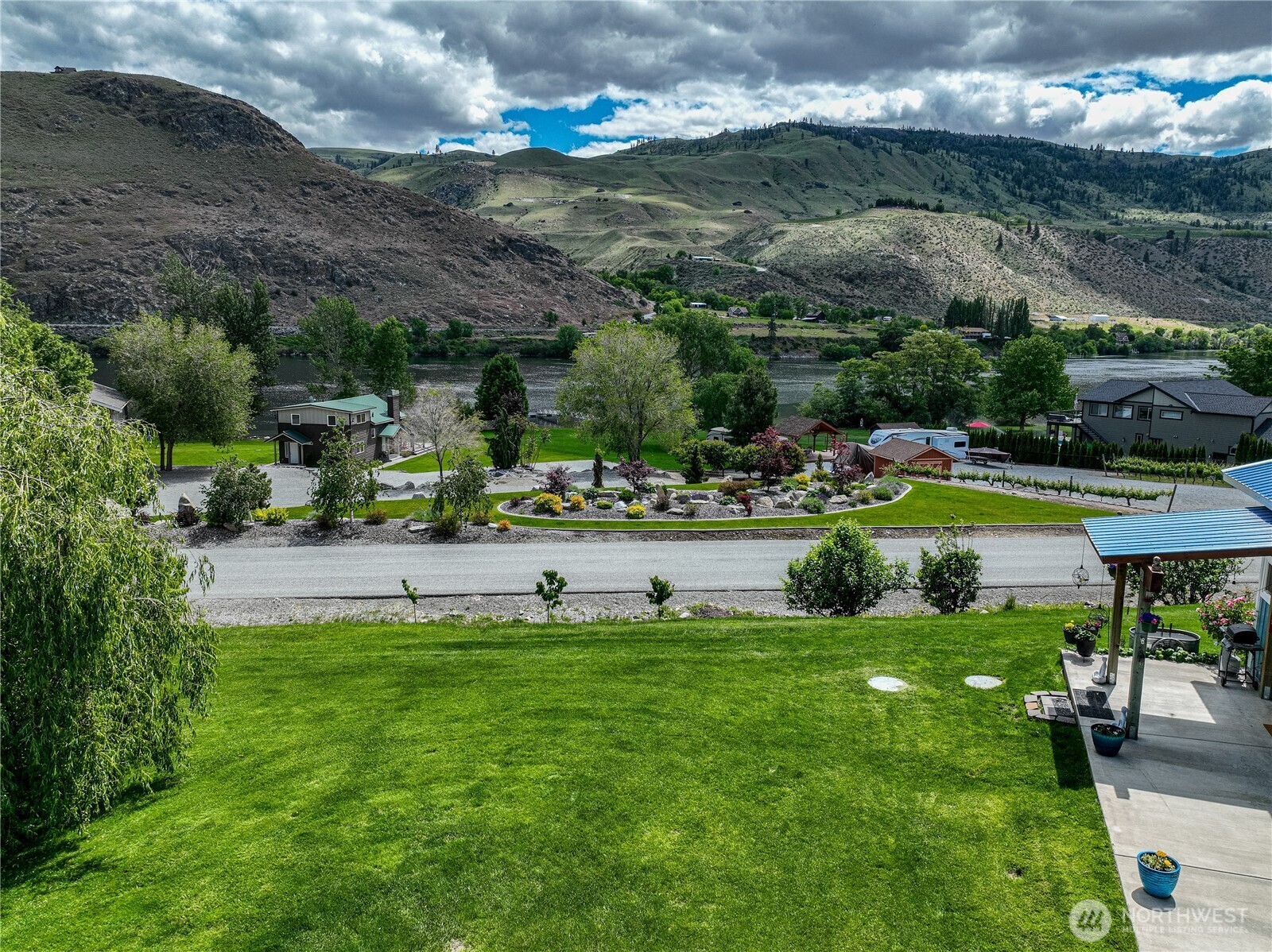 Property Photo: 876 1st St WA 98817