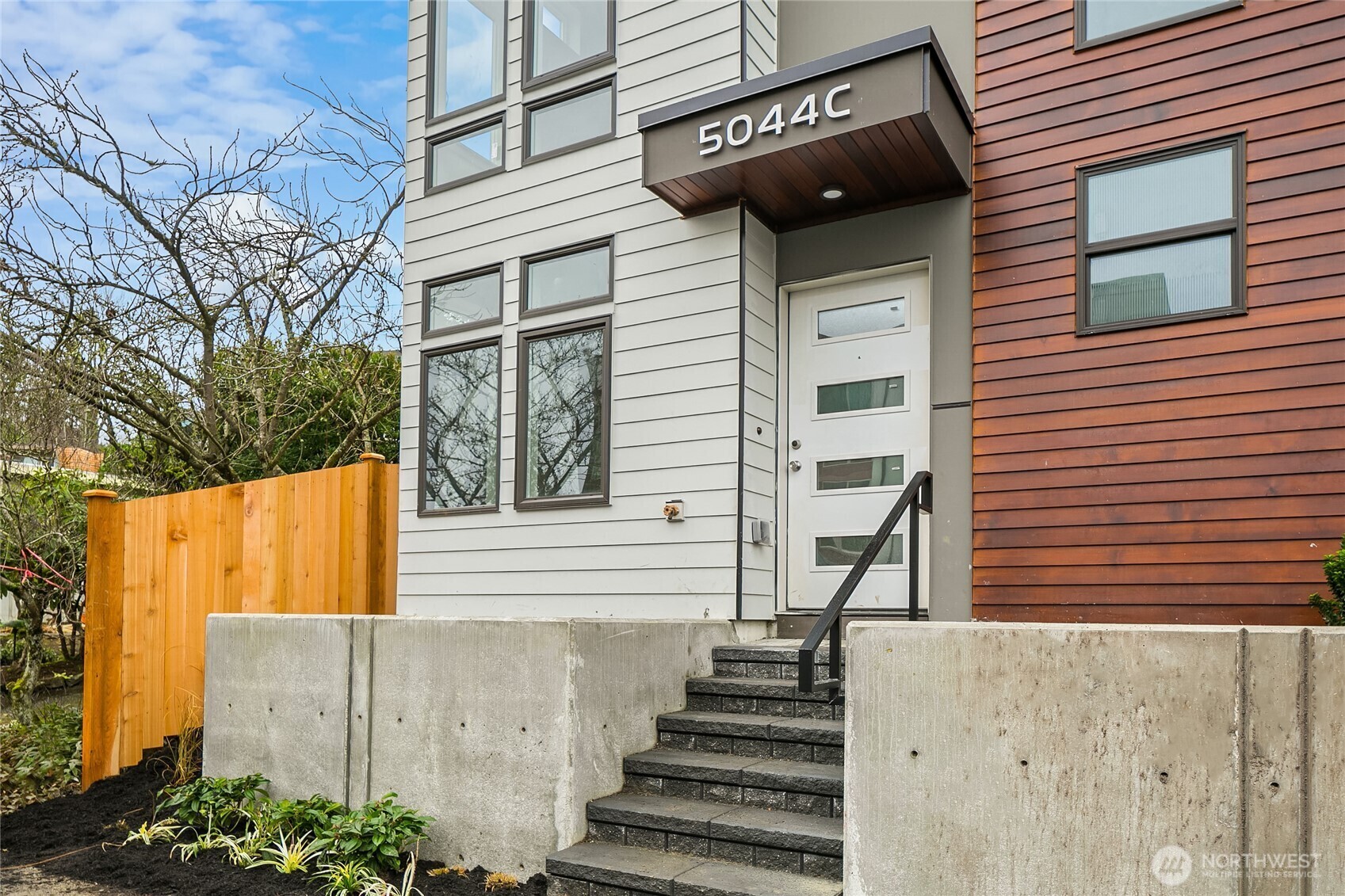 Property Photo:  5044  Sand Point Place NE C  WA 98105 