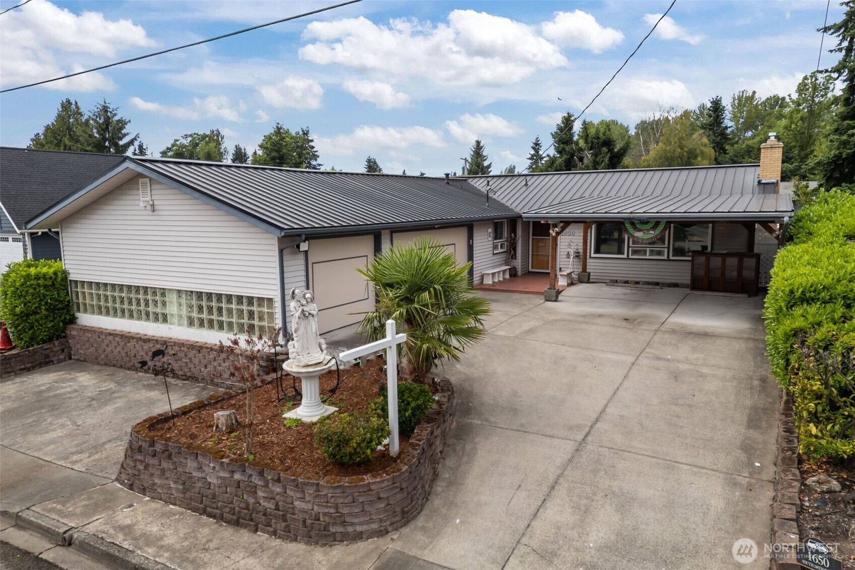 Property Photo:  1650 S 244th Place  WA 98198 