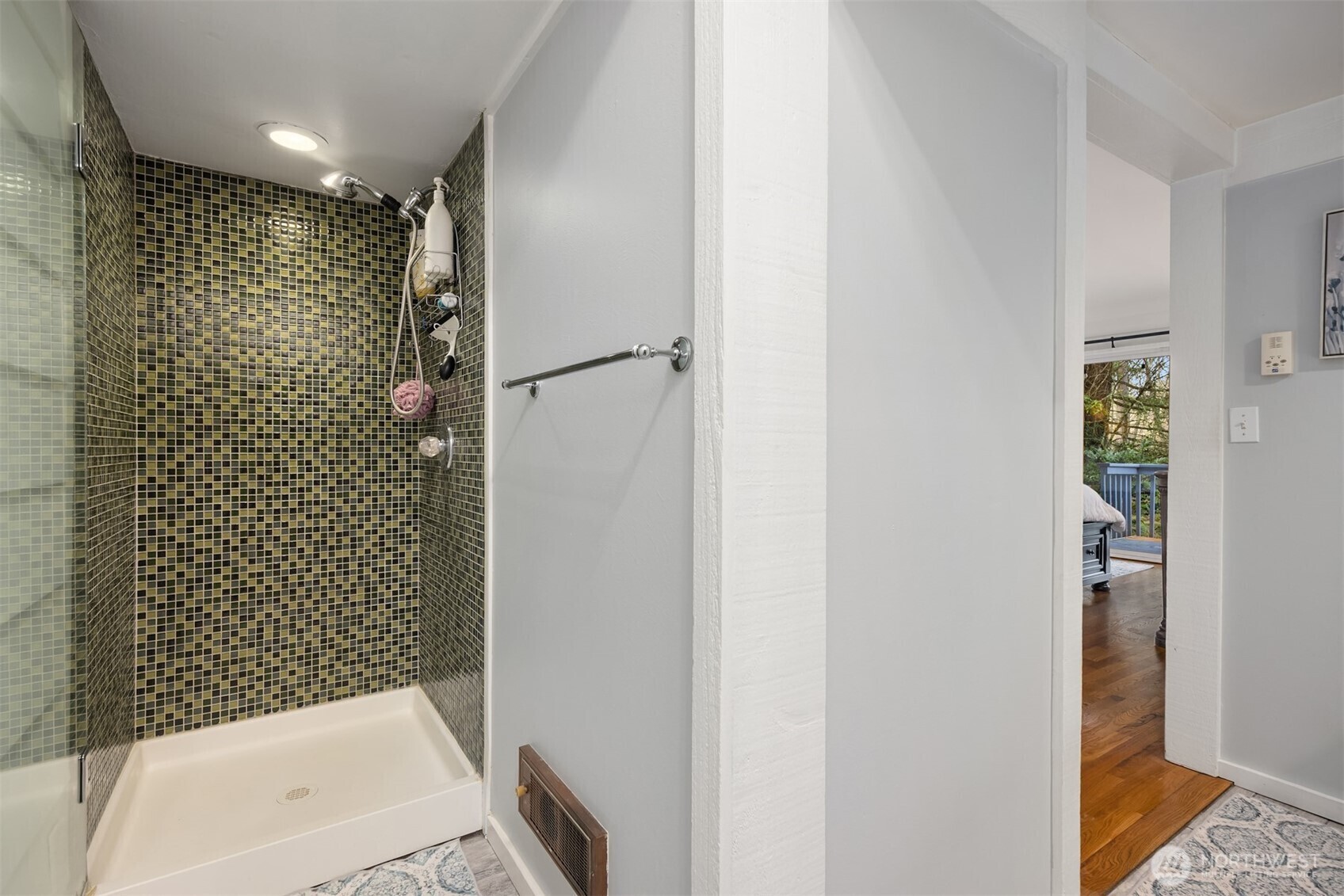 11925  Manzanita Lane NE  Bainbridge Island WA 98110 photo