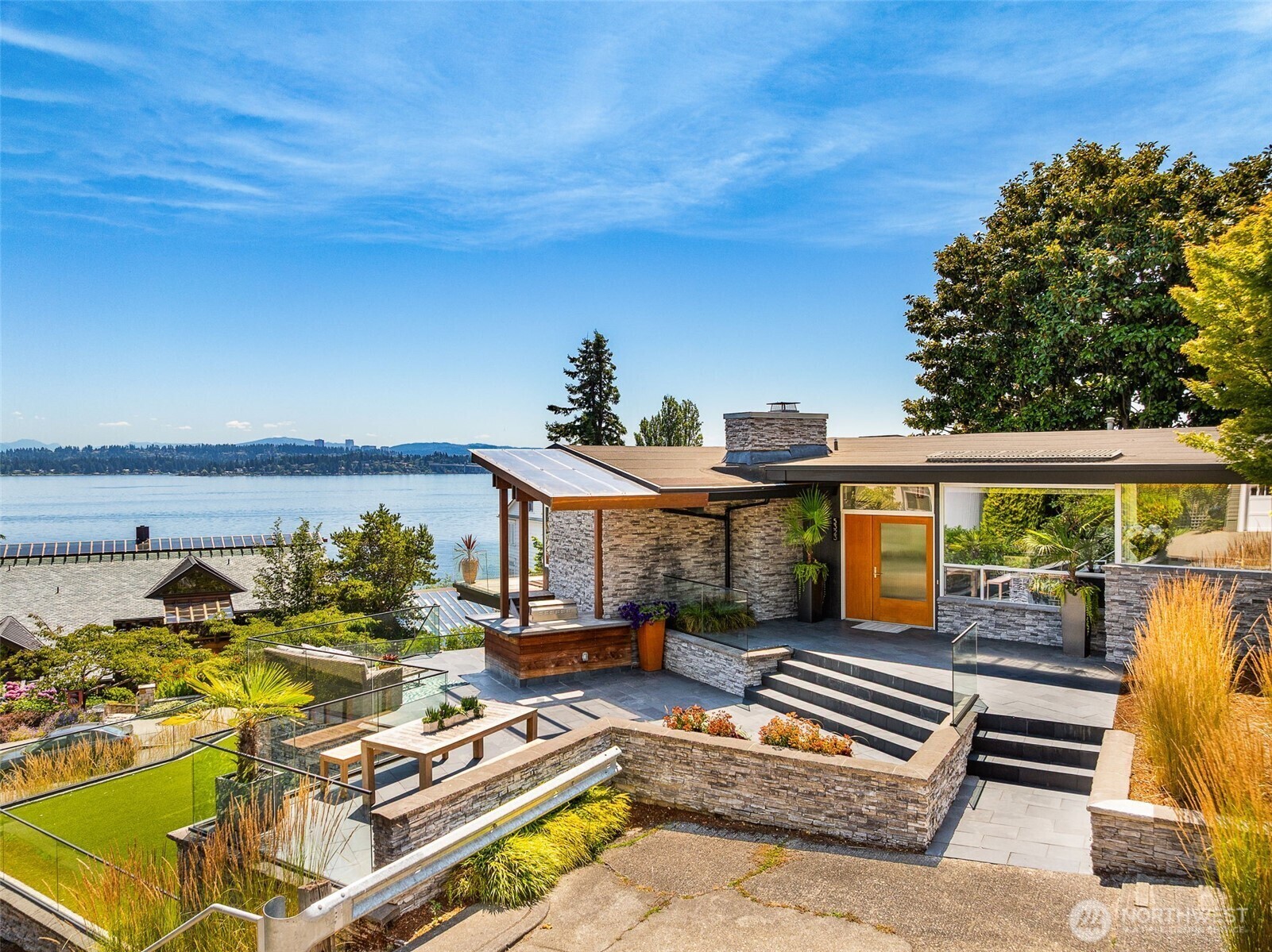 Property Photo: 5323 NE 42nd Street WA 98105