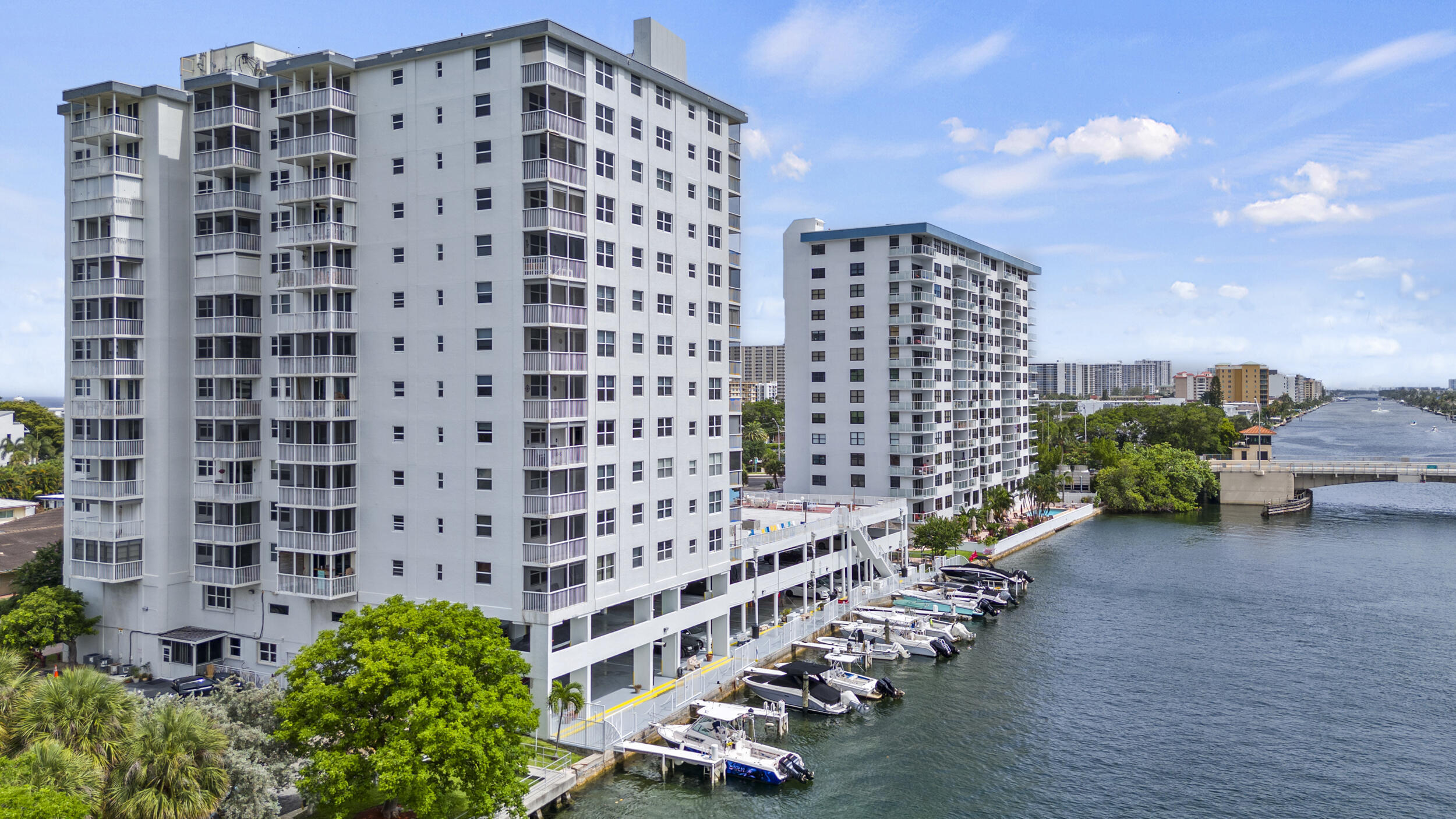 Property Photo: 1505 N Riverside Drive 1002 FL 33062