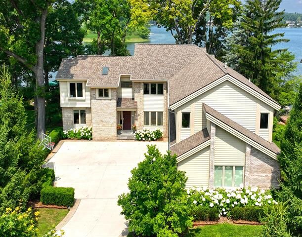 2380 Galaxy Way  Lake Orion Twp MI 48360 photo