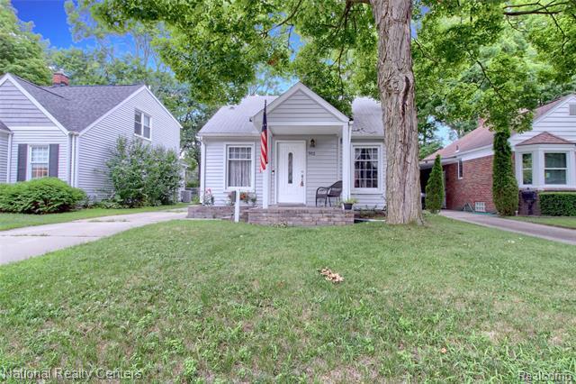 Property Photo:  702 Royal Avenue  MI 48073 