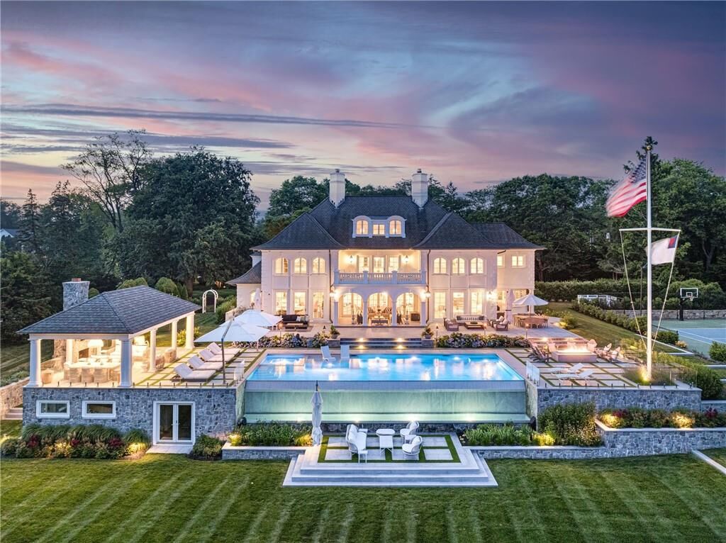 Property Photo:  85 Nayatt Road  RI 02806 