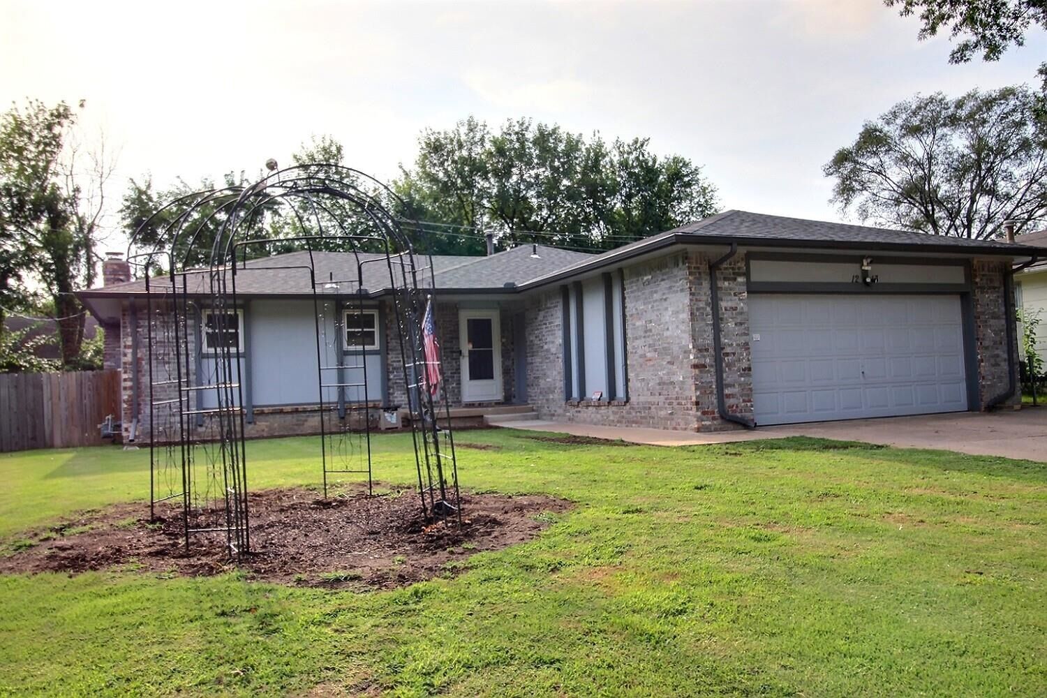 Property Photo: 1213 N 1st KS 67110