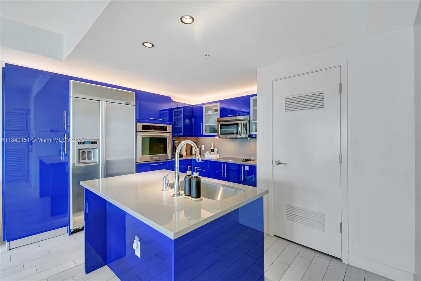 Property Photo: 3101 Bayshore Dr 1003 FL 33304