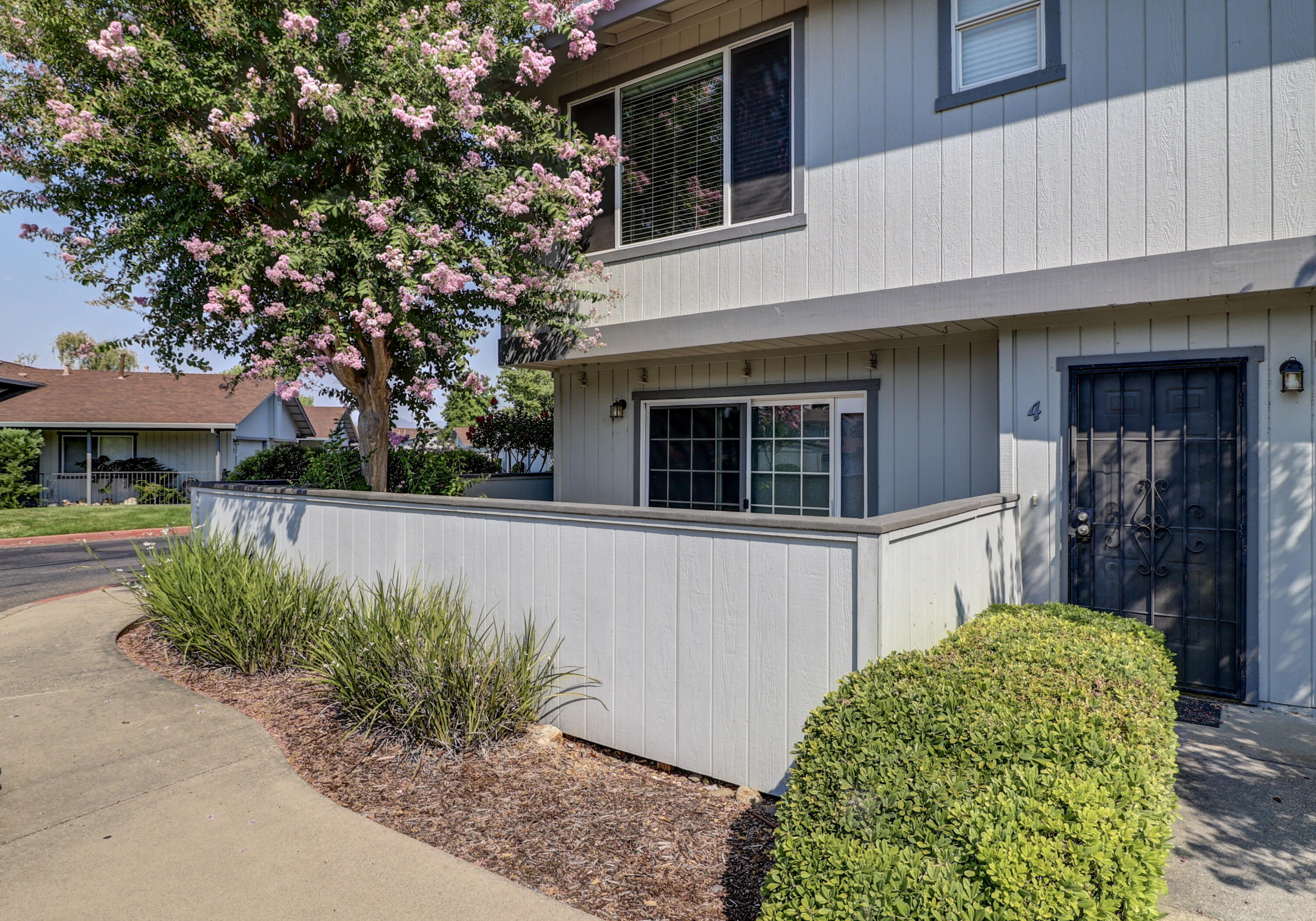 Property Photo: 200 Ridgetop Drive Apt 4 CA 96003