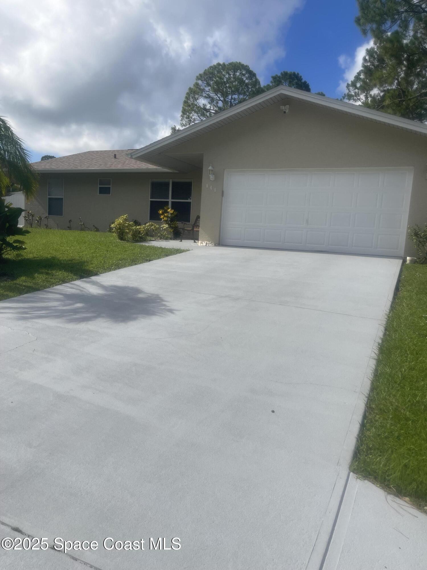 Property Photo: 860 Geddes Street SW FL 32908