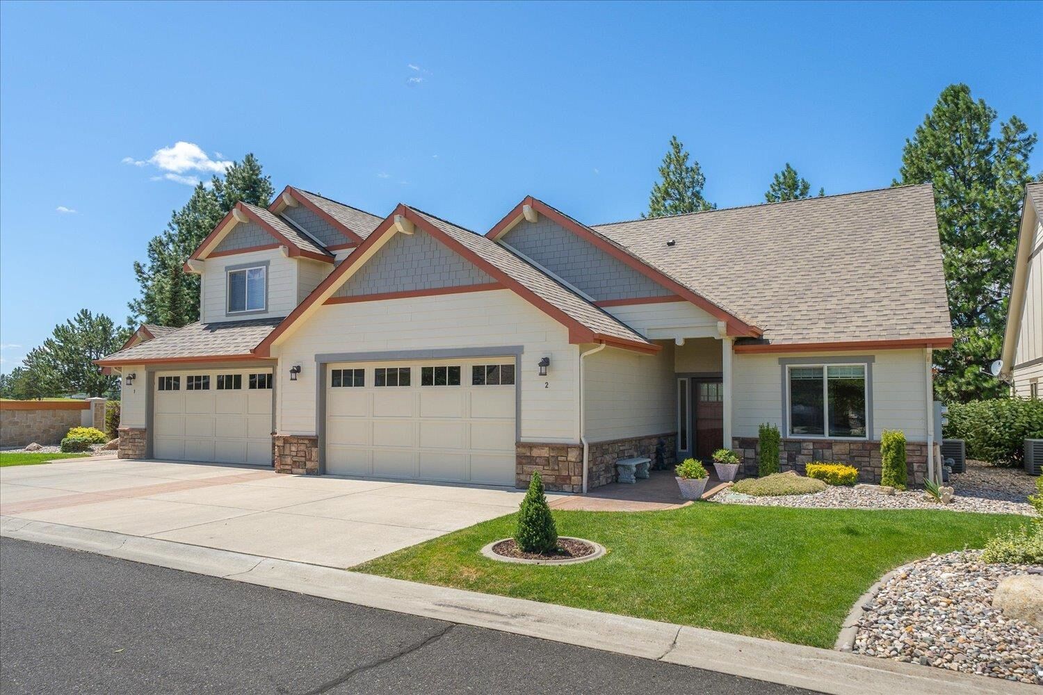 Property Photo: 1109 N Country Club Dr 2 WA 99006