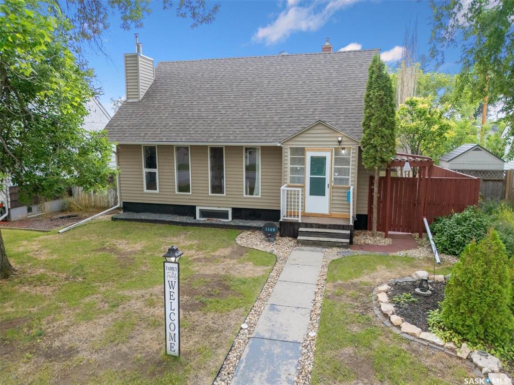 Property Photo:  1149 Oxford Street  SK S7K 0V1 