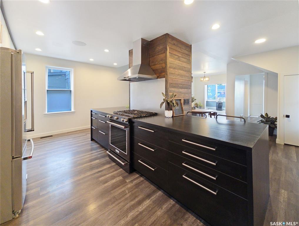 Property Photo:  227 H Avenue S  SK S7M 1W1 