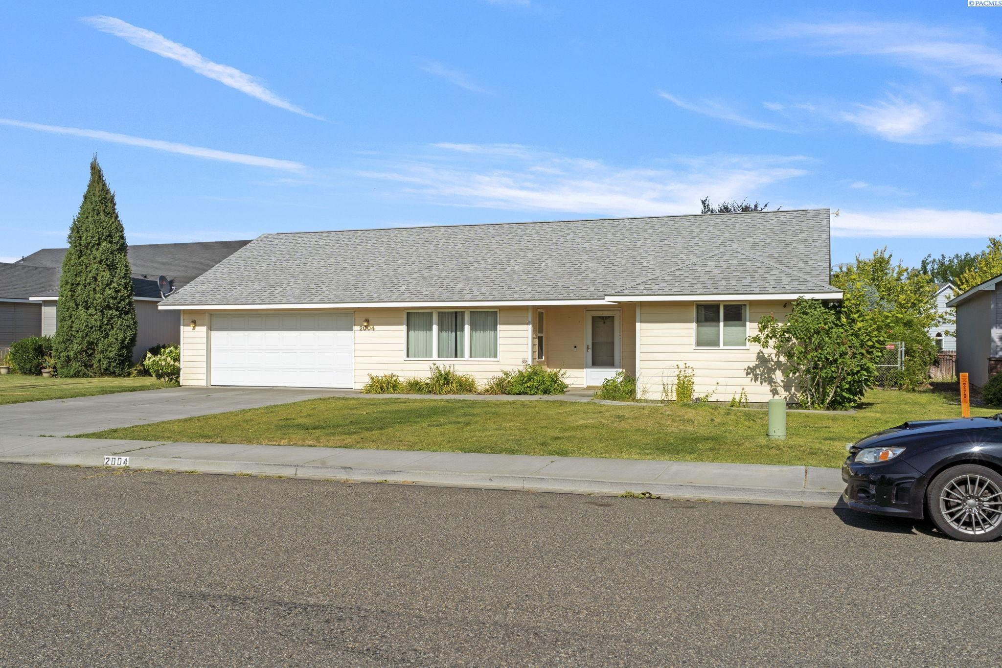 Property Photo: 2004 Scottland Ct WA 99353