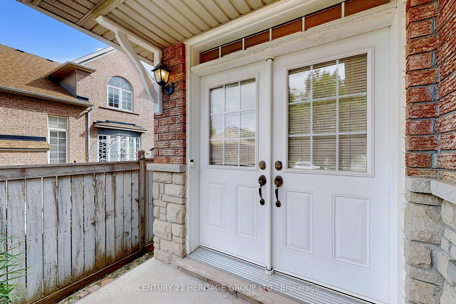 Photo de la propriété:  4 Sunnyvale Gate  ON L6S 6J3 