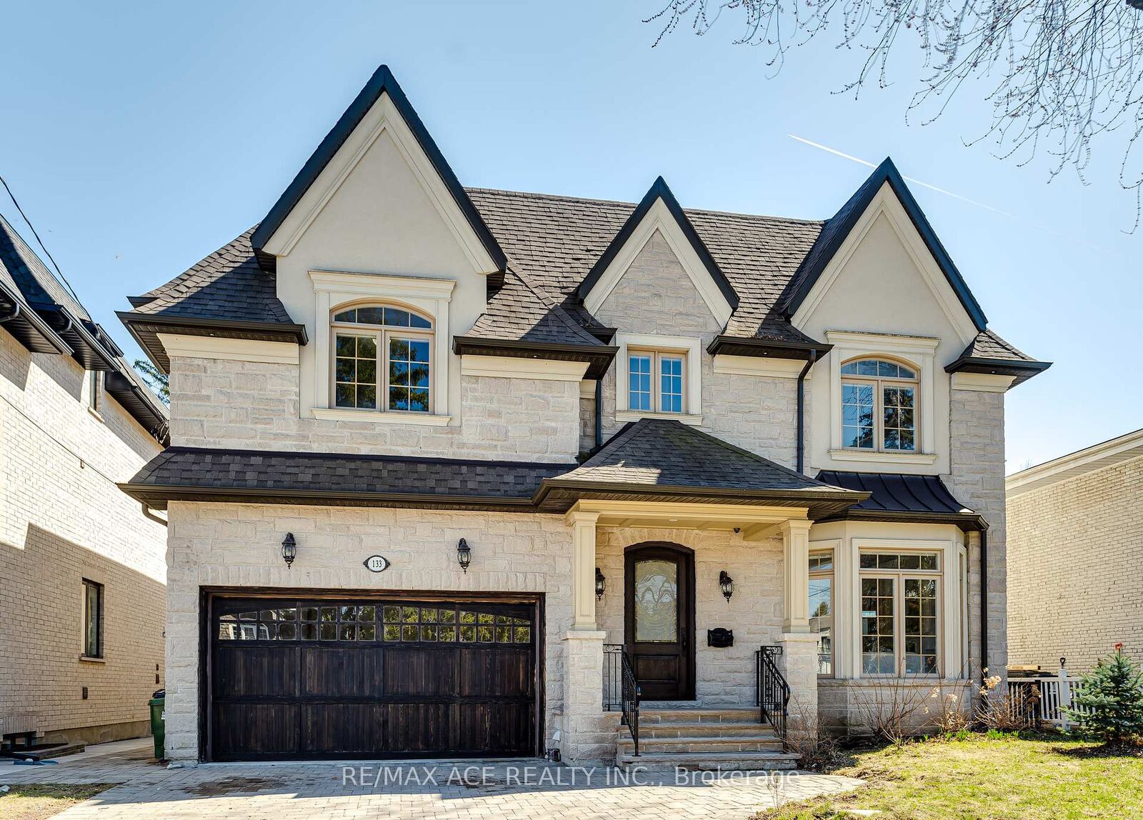 Photo de la propriété: 133 Park Home Avenue ON M2N 1W7