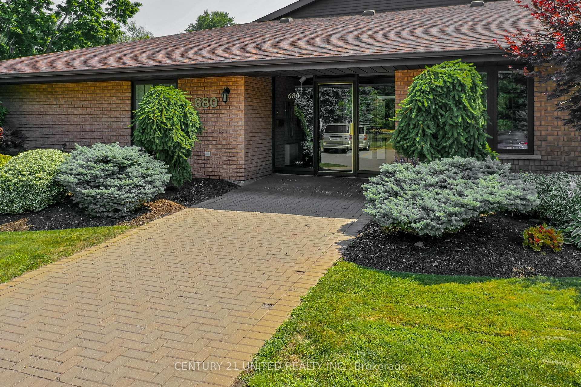 Photo de la propriété: 680 Whitaker Street 2 ON K9H 7J9