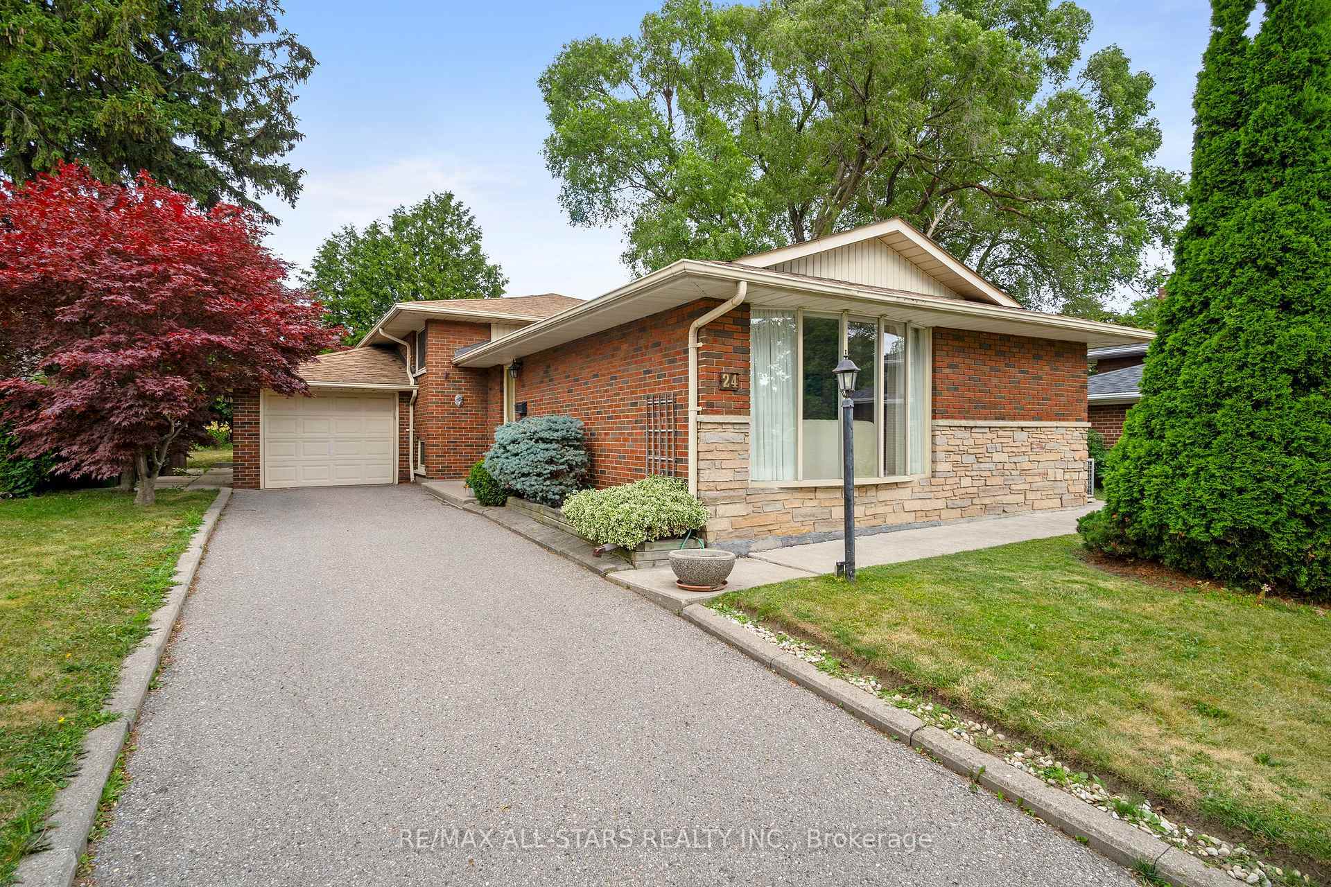 Property Photo: 24 Ensign Place ON M1G 2R1
