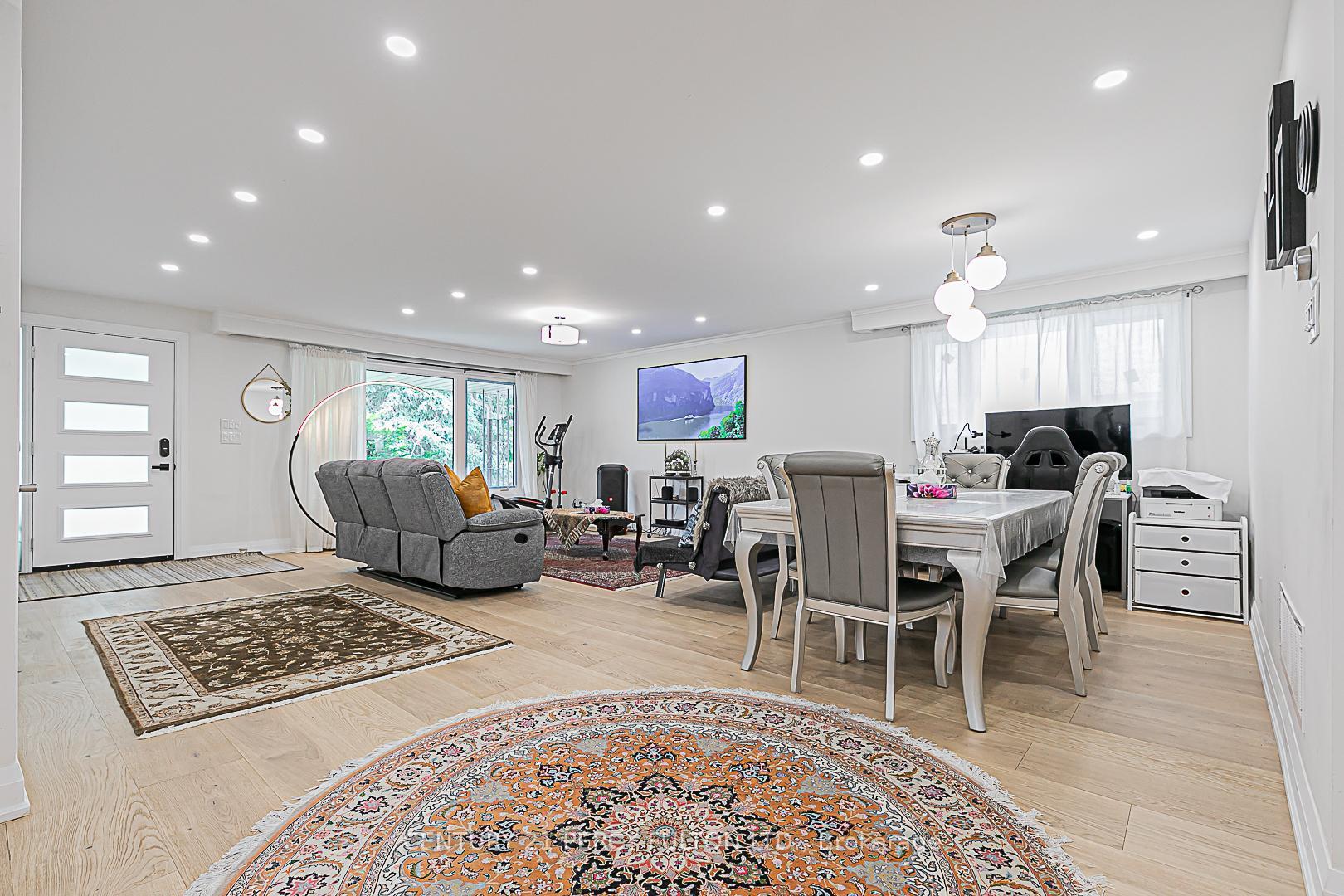 Photo de la propriété: 168 Ruggles Avenue ON L4C 1Y4