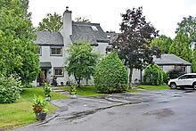 Property Photo:  12 Dawson Drive 401  ON L9Y 5B4 