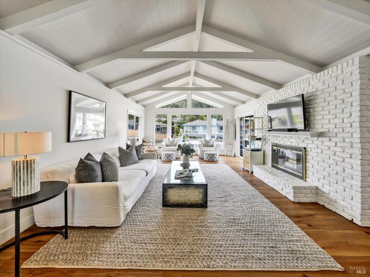 Property Photo:  9 Saint Lucia Place  CA 94920 