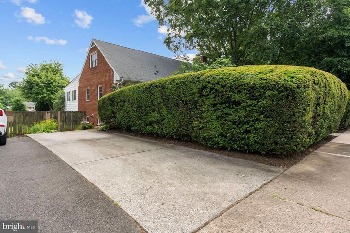 Property Photo:  5018 11th Street N  VA 22205 