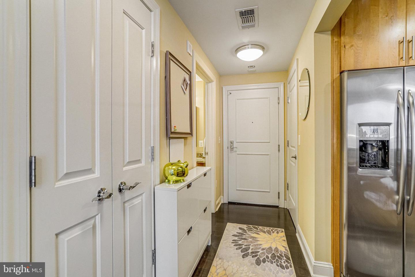 Property Photo: 2050 Jamieson Avenue 1303 VA 22314
