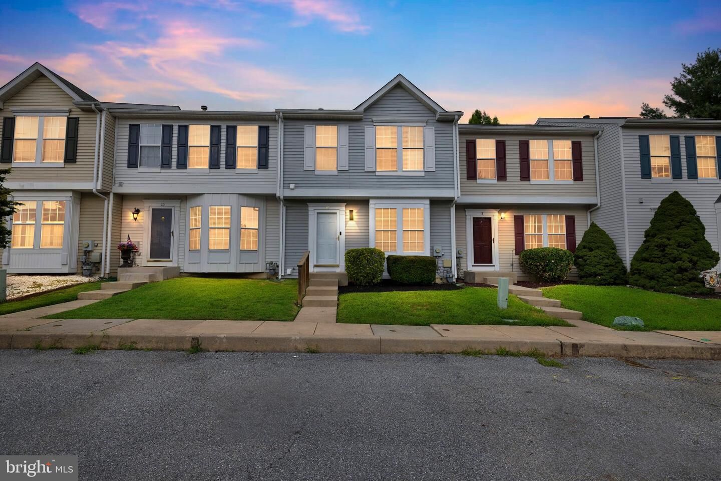 Property Photo:  17 E Shetland Court  DE 19711 