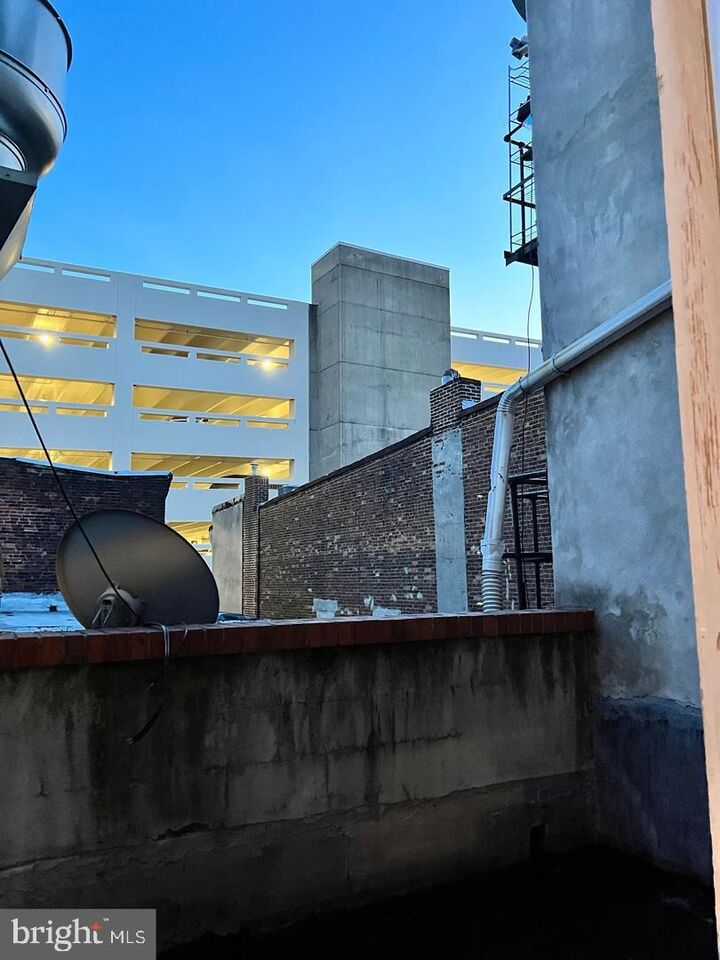 Property Photo:  906 Arch Street Thir Floor  PA 19107 