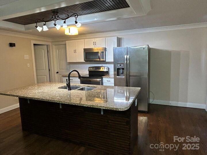 Property Photo:  8125 Holly Hill Road  NC 28227 