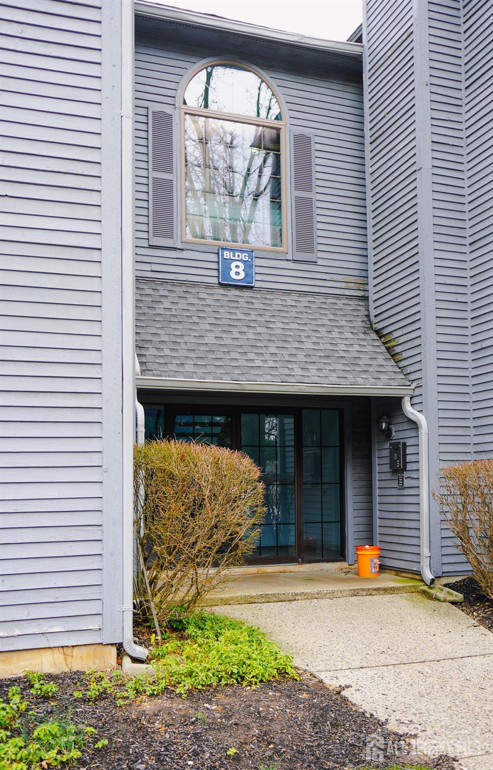 Property Photo:  809 Woodhaven Drive  NJ 08817 