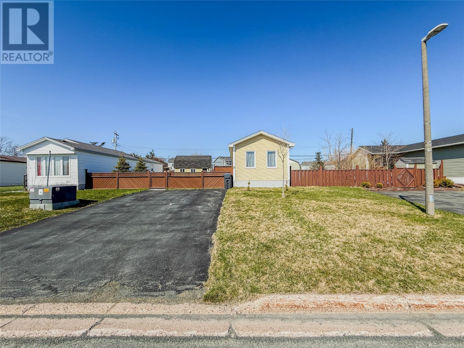 Photo de la propriété:  8 Juniper Drive  NL A1L 1A8 