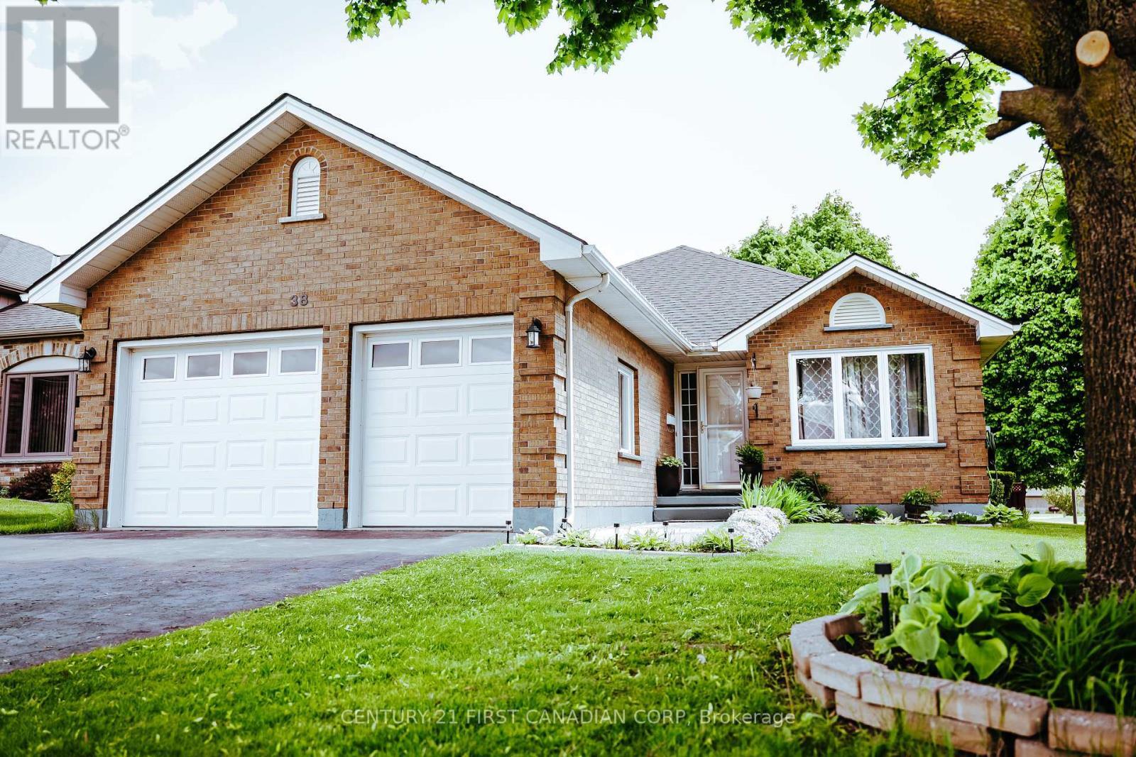38 St Michaels Street  Norfolk (Delhi) ON N4B 3C8 photo