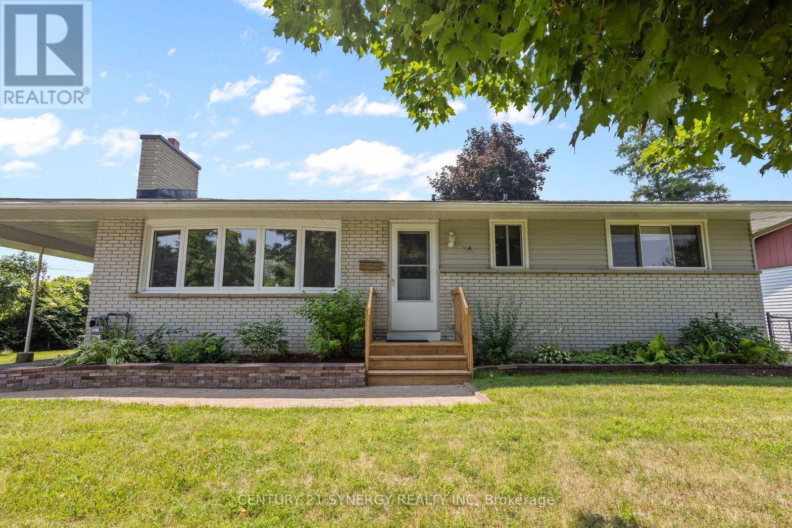 20 Parkside Crescent  Ottawa ON K2G 3B5 photo