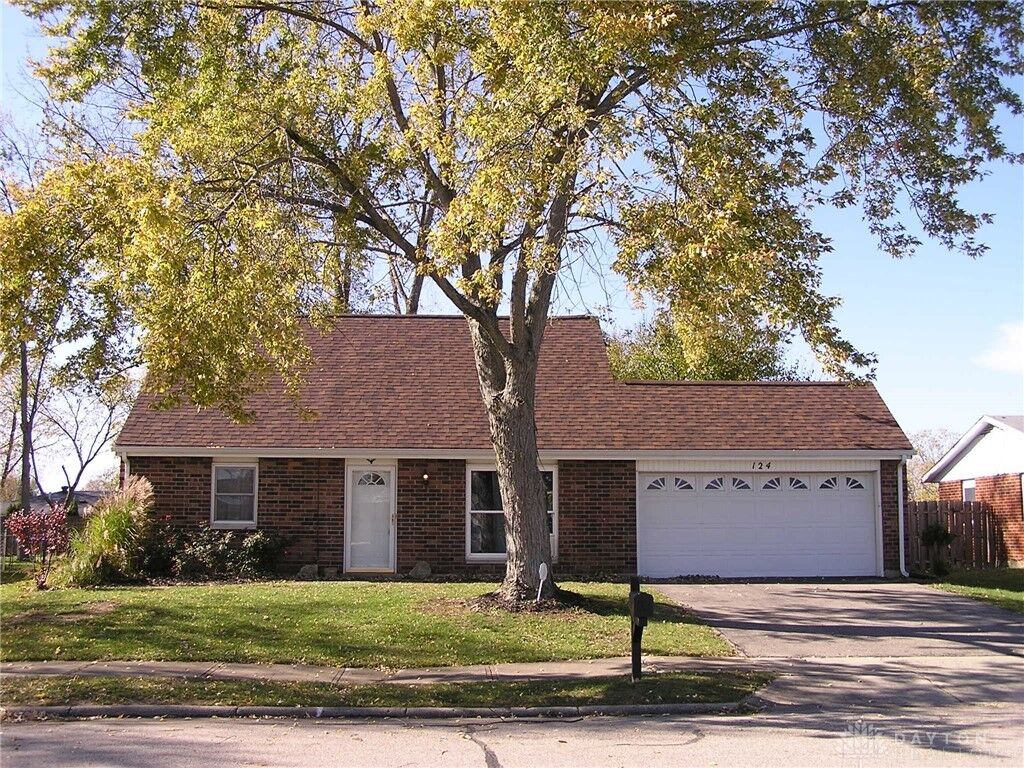 Property Photo:  124 Kings Chapel Drive  OH 45373 