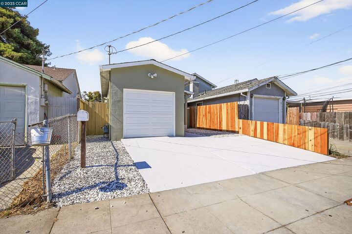 Property Photo:  2109 Maine Ave  CA 94804 