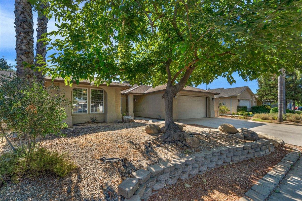 Property Photo:  7233 N Thorne Avenue  CA 93650 