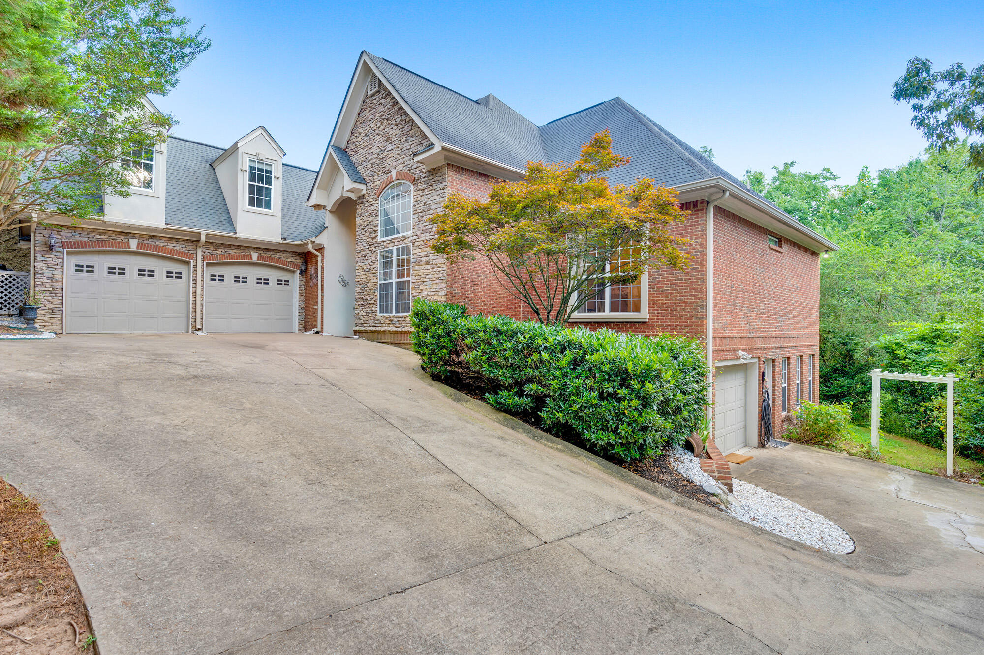 3114 Forest Shadows Drive  Chattanooga TN 37421 photo