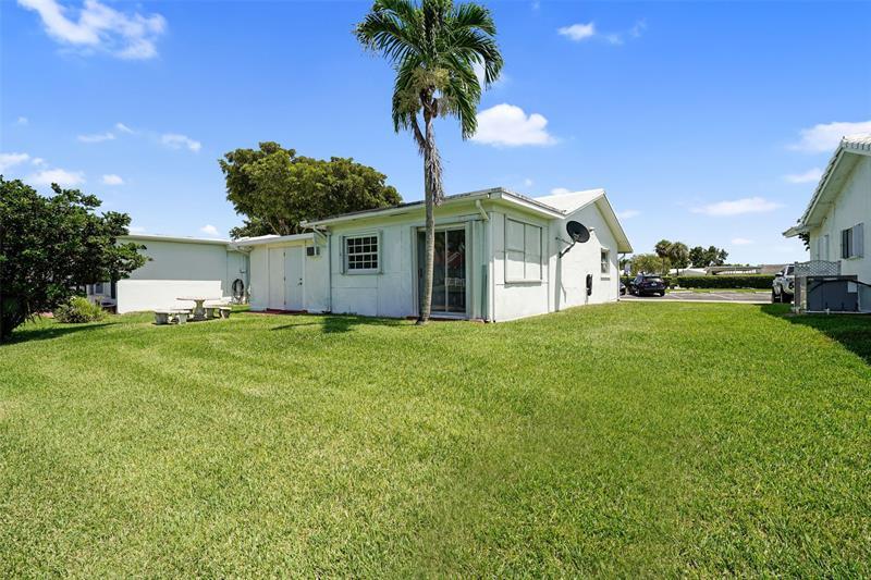 Property Photo:  8421 NW 59th Pl  FL 33321 