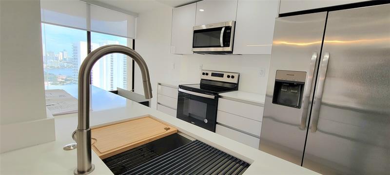 19355 Turnberry Way 23F  Miami FL 33180 photo