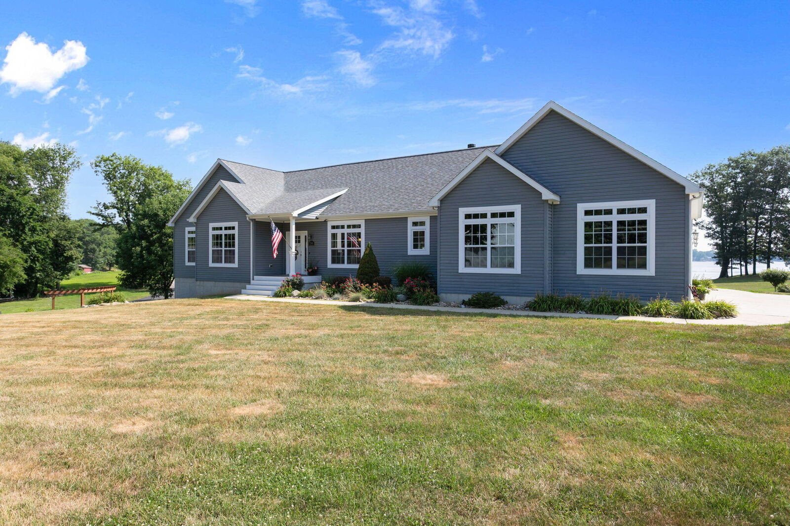 Property Photo: 7395 E Hudson Pointe Lane IN 46552