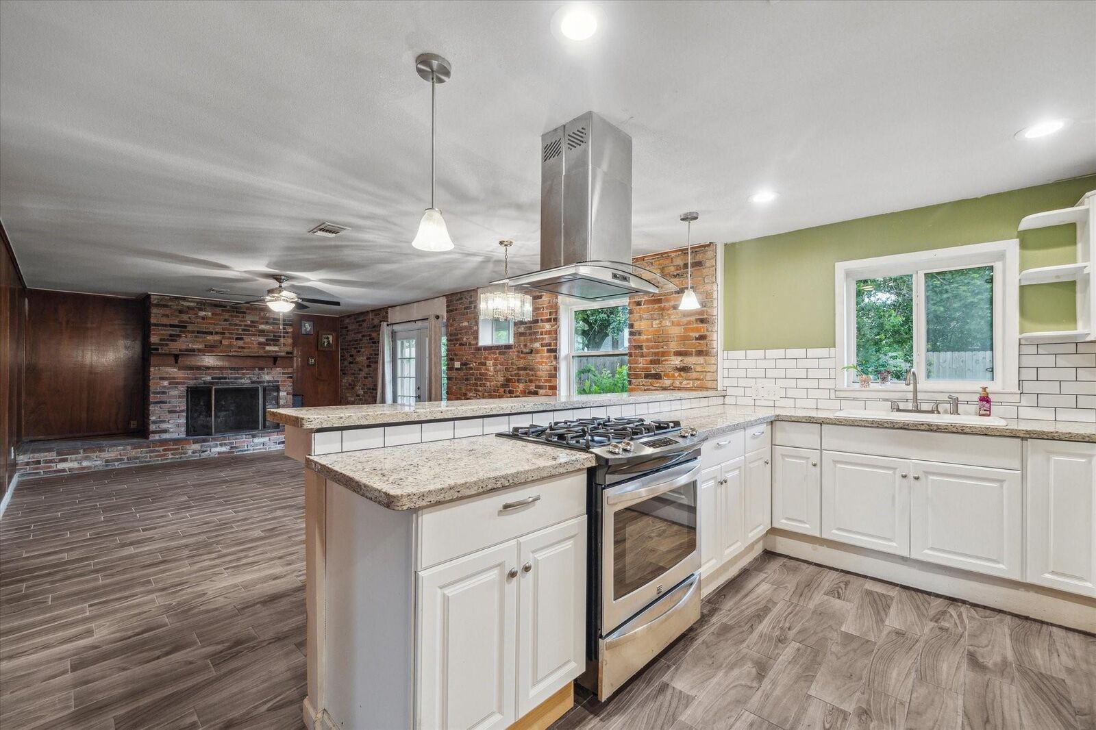Property Photo: 8614 Ariel Street TX 77074