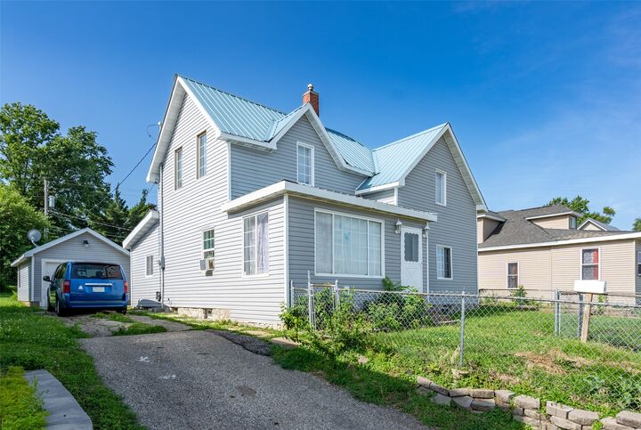 Property Photo: 221 E Anson Street IA 50158