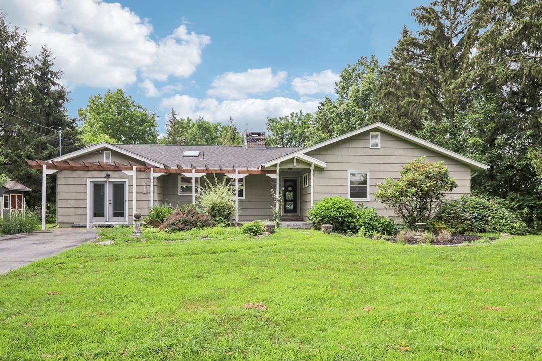 Property Photo:  185 West Street  NY 10990 