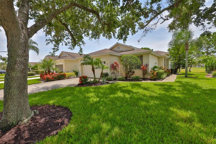Property Photo: 2201 Nantucket Drive 46 FL 33573